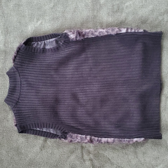 Love Lola Medium Black Faux Fur Vest - Picture 2 of 2